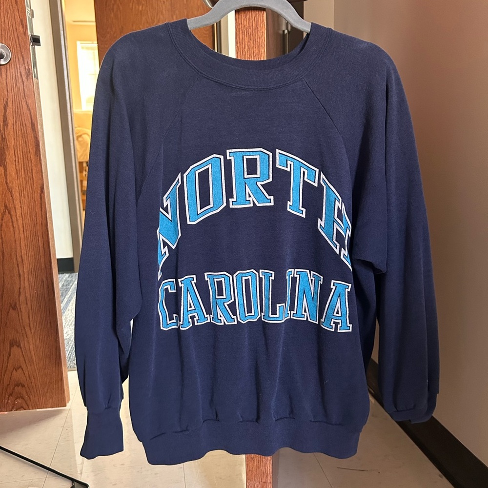 VINTAGE UNC COLLEGE SWEATSHIRT